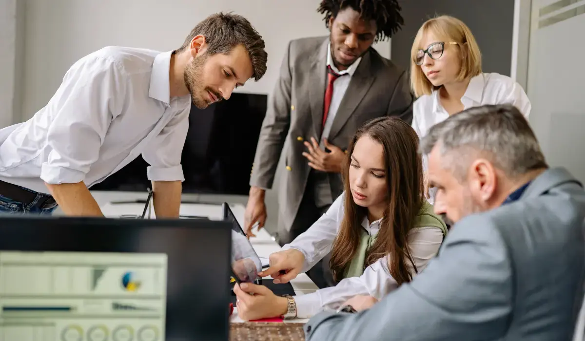 A risk team building decision confidence before renewal starts