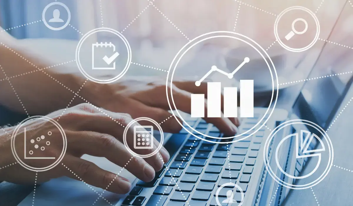 Risk manager using RMIS analytics for insurance program visibility
