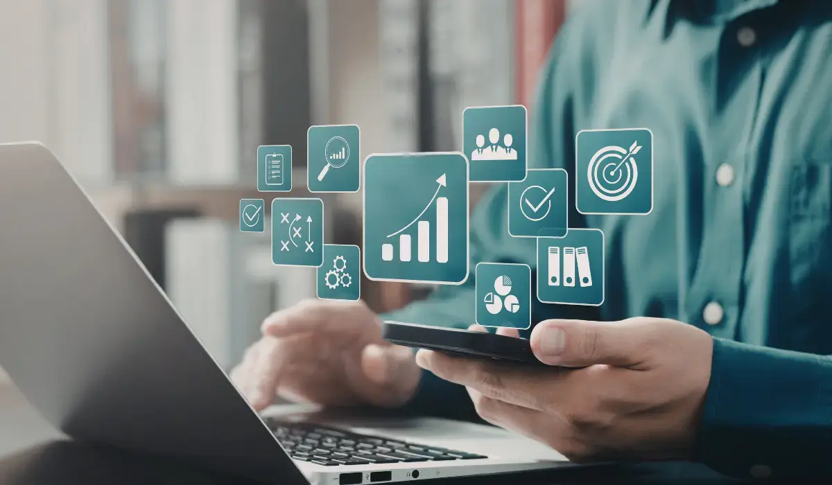 Risk manager using RMIS claims management for program visibility and governance