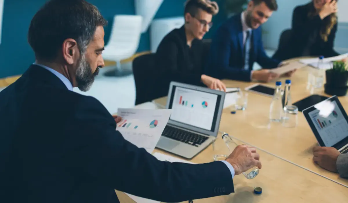 Risk leader using risk intelligence data at renewal meetings